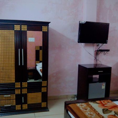 Hotel Rest Inn ลัคเนา ห้อง รูปภาพ