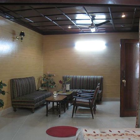 Hotel Rest Inn ลัคเนา ภายนอก รูปภาพ