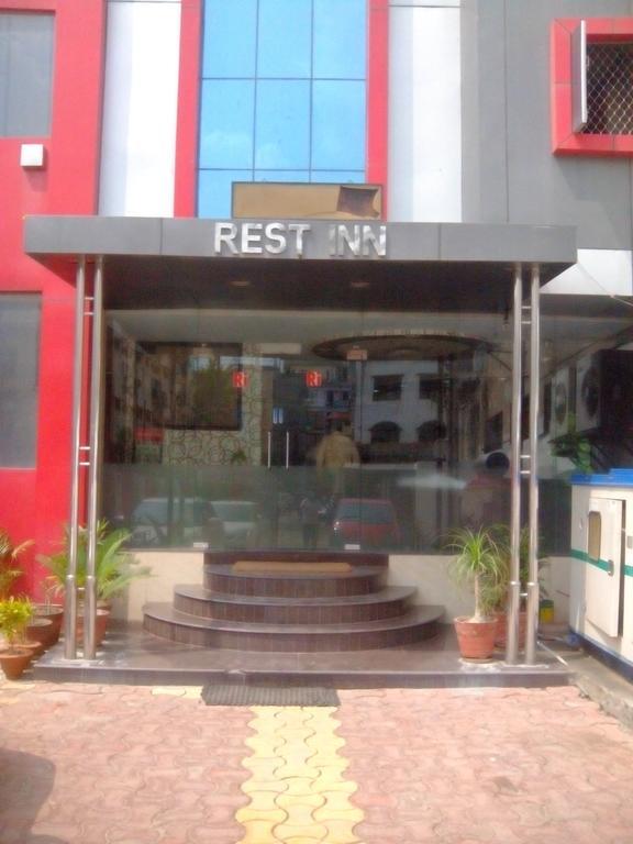Hotel Rest Inn ลัคเนา ภายนอก รูปภาพ