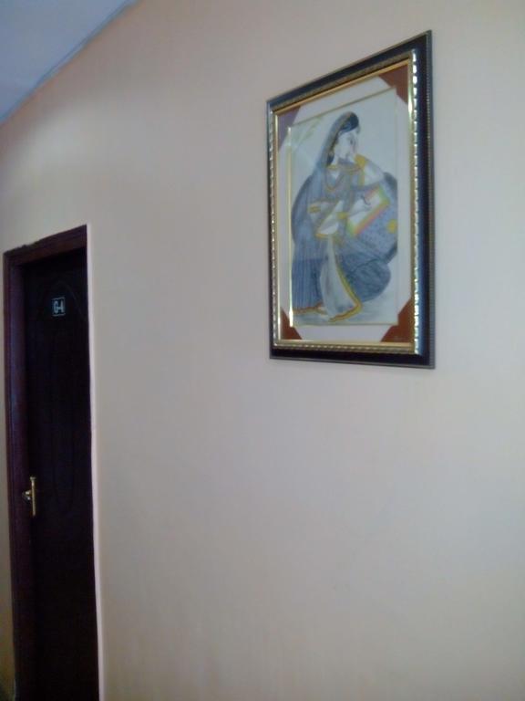 Hotel Rest Inn ลัคเนา ห้อง รูปภาพ