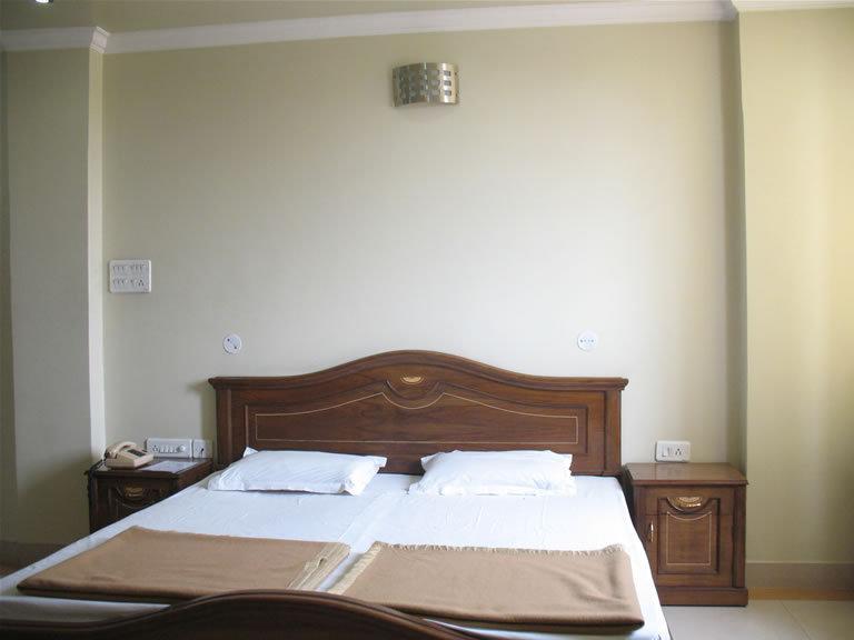 Hotel Rest Inn ลัคเนา ห้อง รูปภาพ