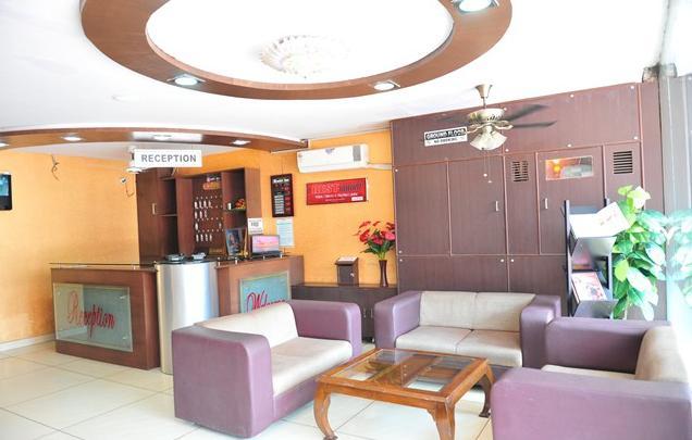 Hotel Rest Inn ลัคเนา ภายนอก รูปภาพ