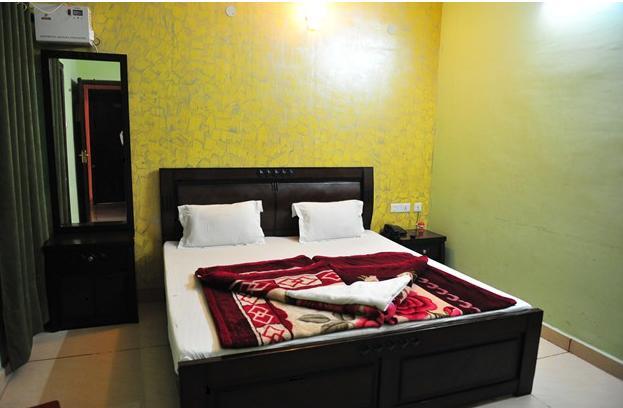 Hotel Rest Inn ลัคเนา ห้อง รูปภาพ
